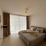 трёхкомнатная в комплексе абелия Apartment *