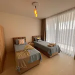 трёхкомнатная в комплексе абелия Apartment *